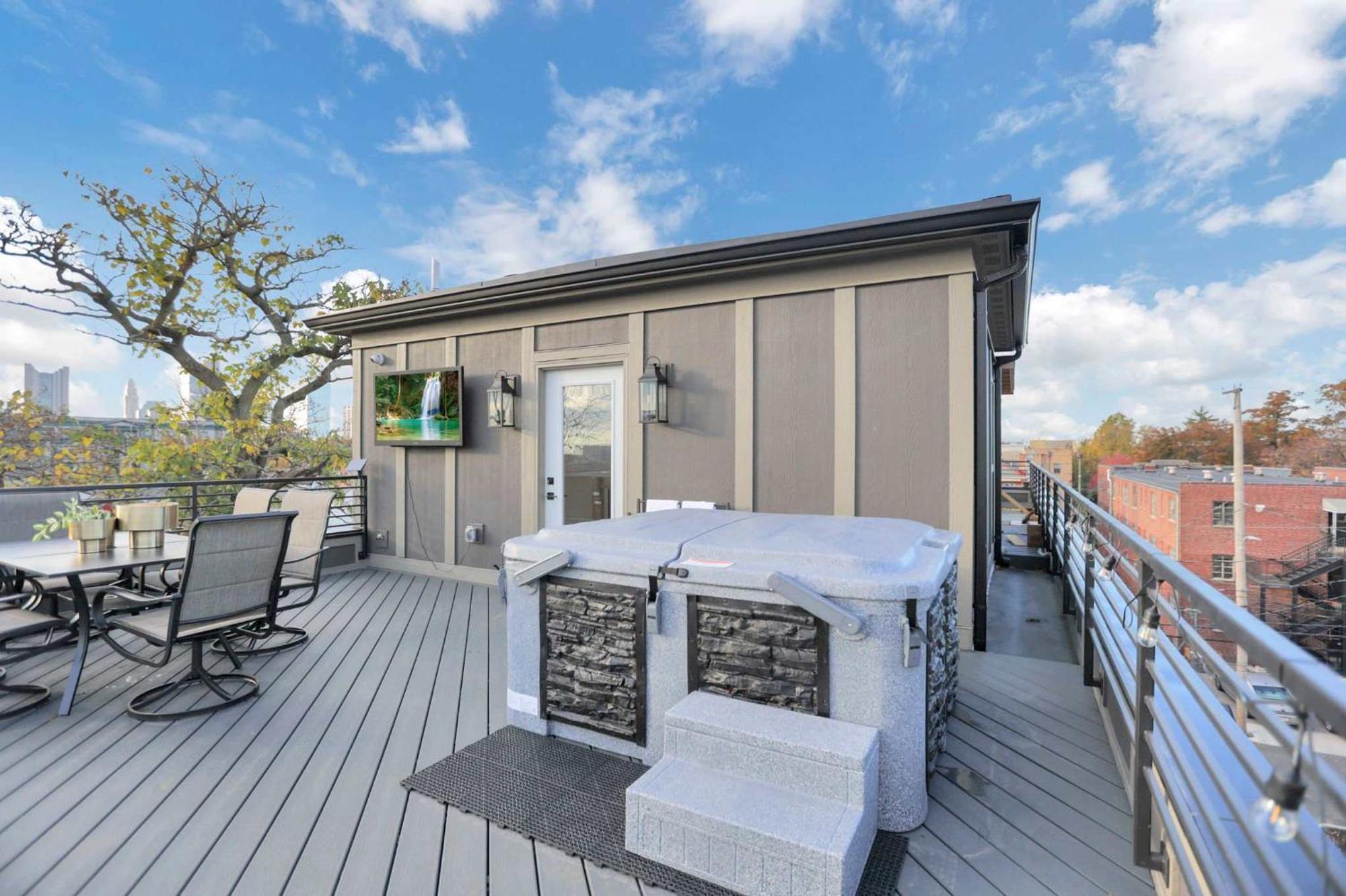 The Golden Hour - Luxury And Rooftop Hot Tub Villa Columbus Eksteriør bilde